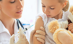 Až 700 Kč na očkování proti klíšťové encefalitidě